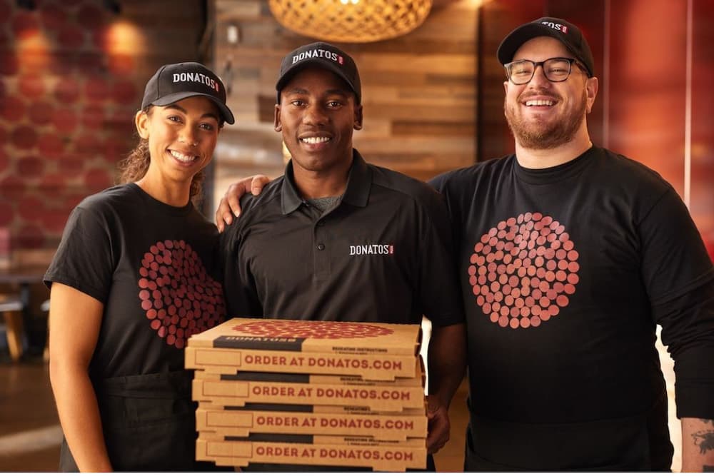 Donatos Pizza restaurant exterior