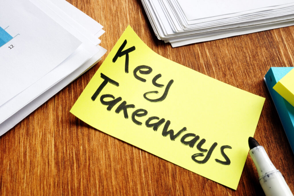 Key takeaways. Memo stick and pepers on a desk.